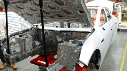 小鵬訂購1.2萬噸大型壓鑄機 技術轉讓助力，超越特斯拉指日可待？